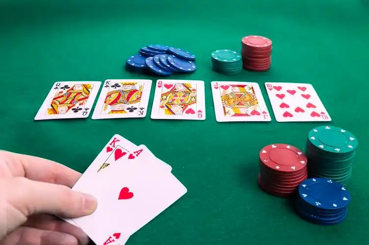 Antarmuka aplikasi mobile nuklir4d menampilkan permainan kasino langsung dan pasar olahraga